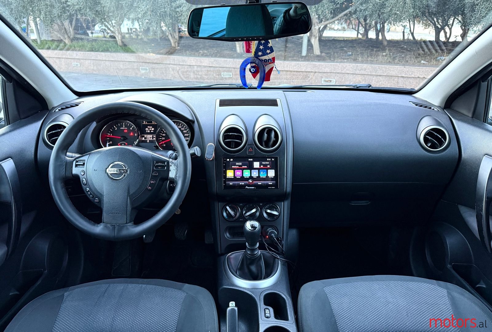 2011' Nissan Qashqai photo #2