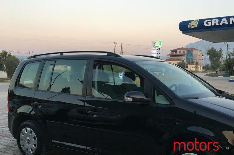 2006' Volkswagen Touran photo #1