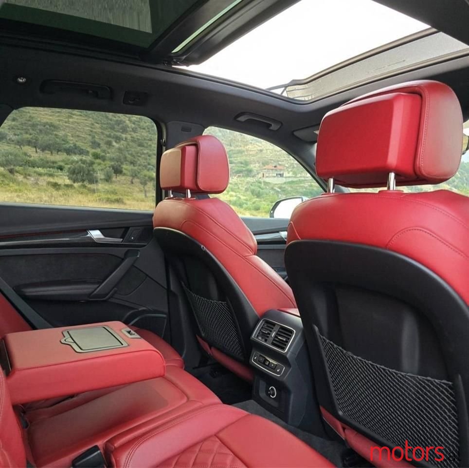 2019' Audi SQ5 photo #5