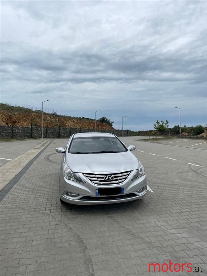 2011' Hyundai Sonata photo #1