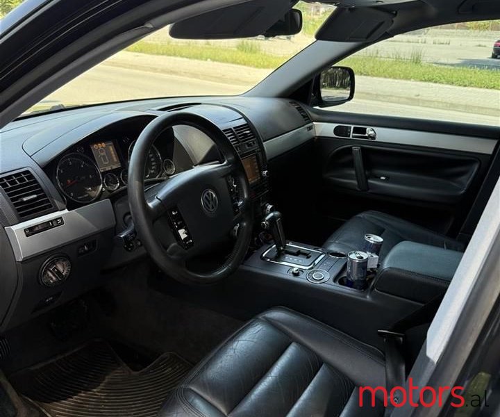 2005' Volkswagen Touareg photo #6