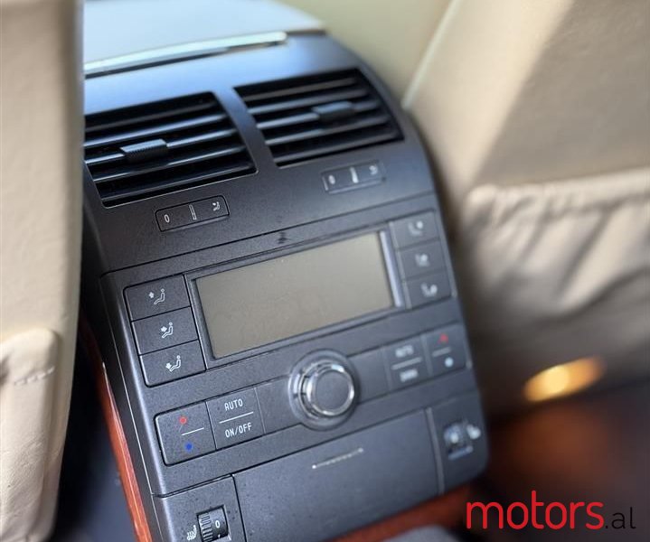 2008' Volkswagen Phaeton photo #4