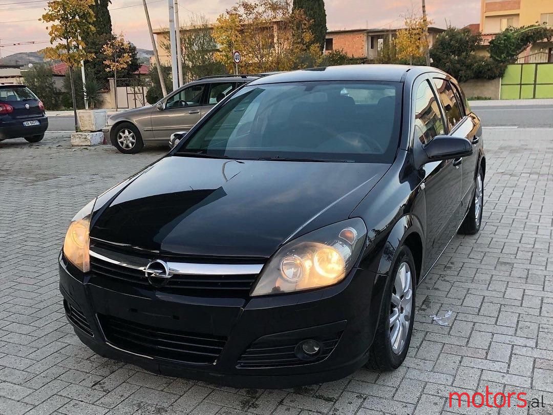 2006' Opel Astra photo #1