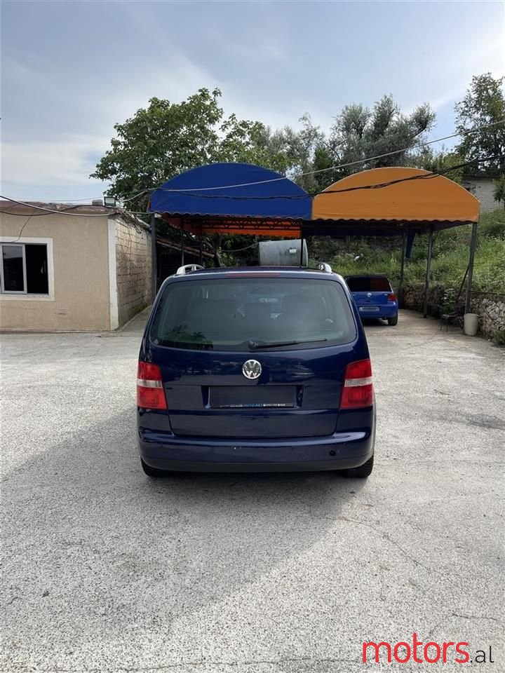 2005' Volkswagen Touran photo #5