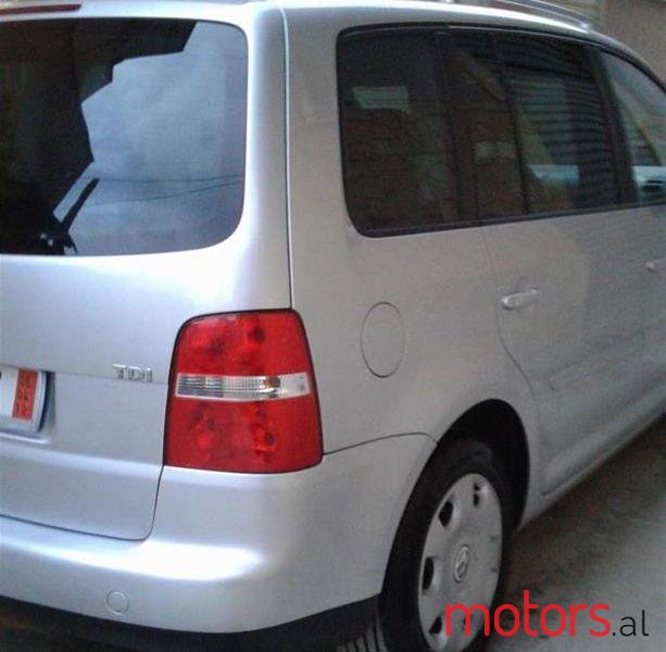 2005' Volkswagen Touran photo #1