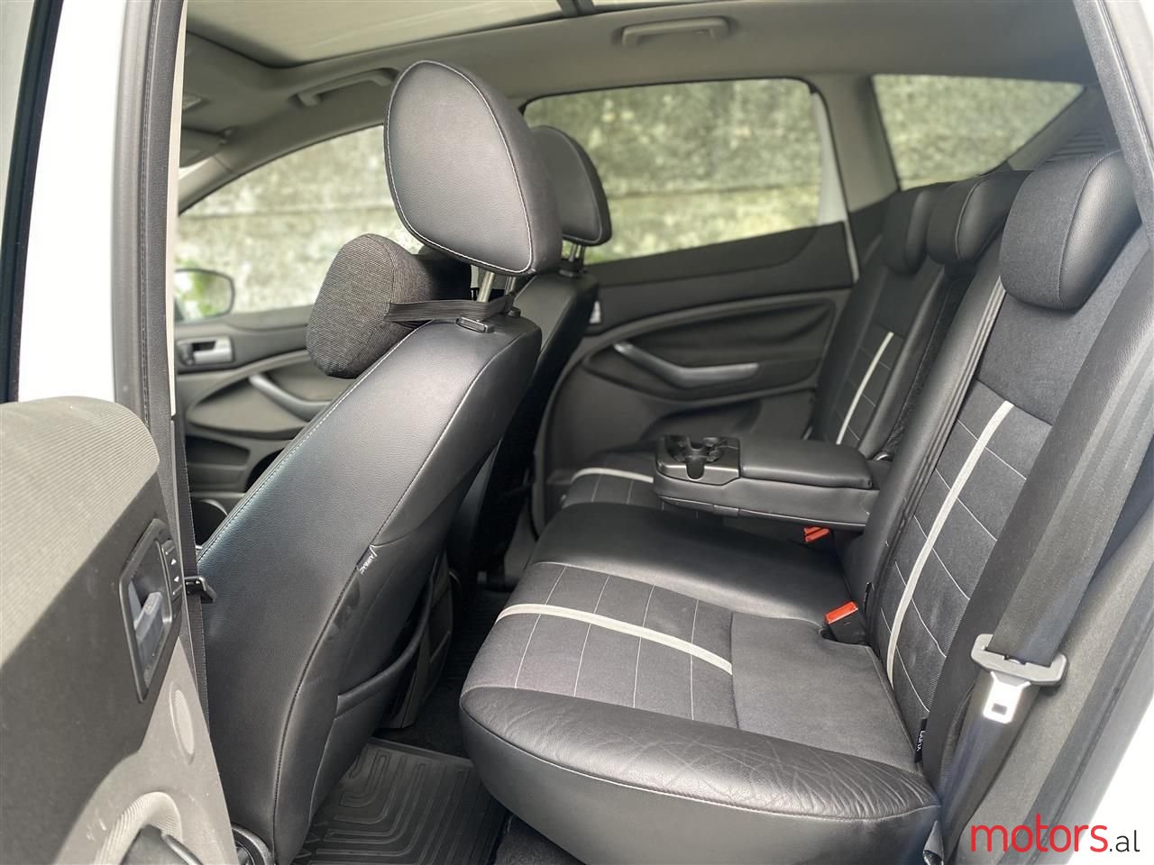 2010' Ford Kuga photo #2