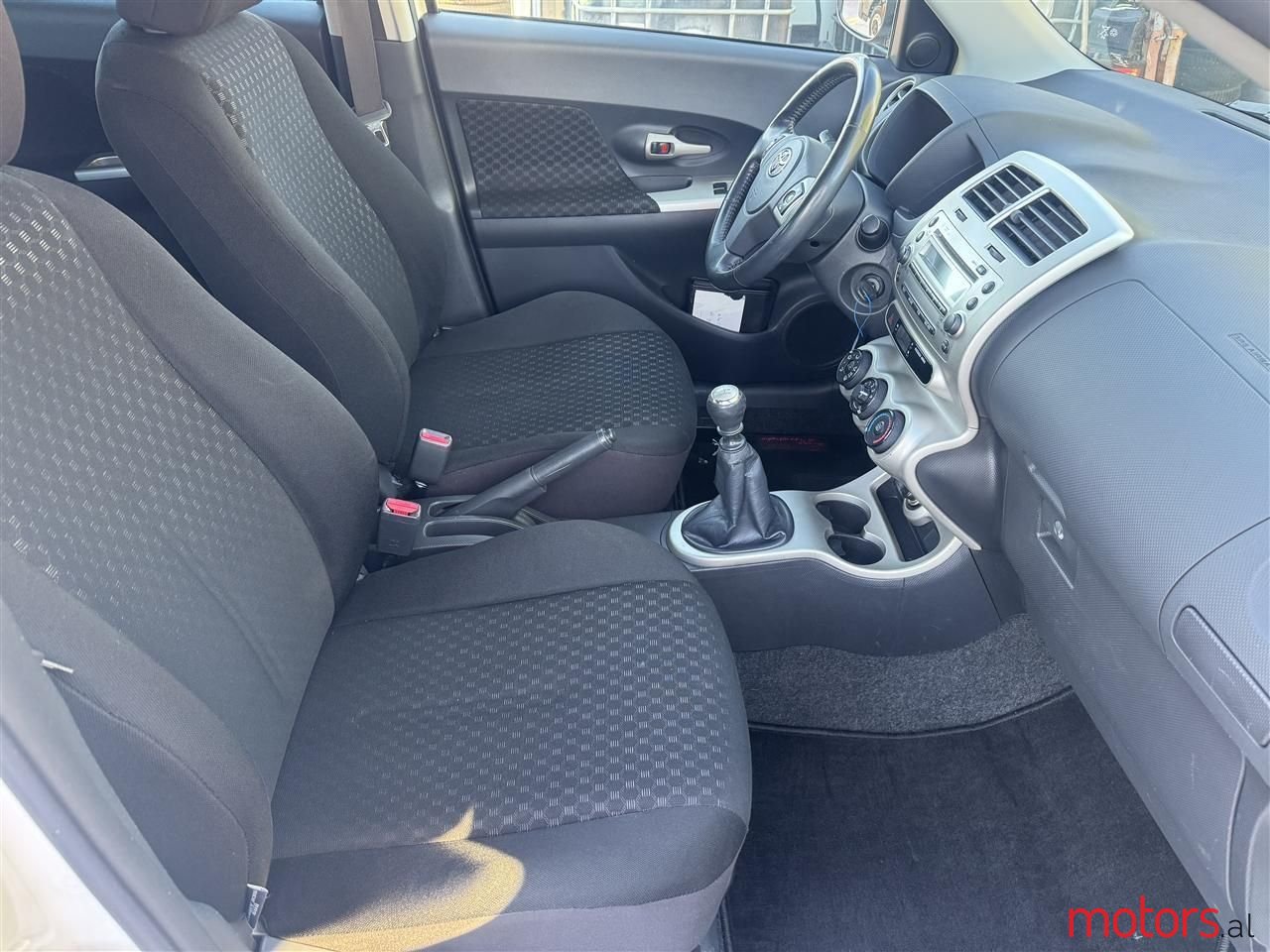 2011' Toyota Urban Cruiser photo #2