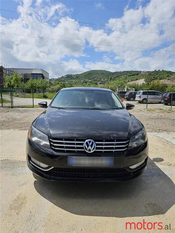 2012' Volkswagen Passat photo #2