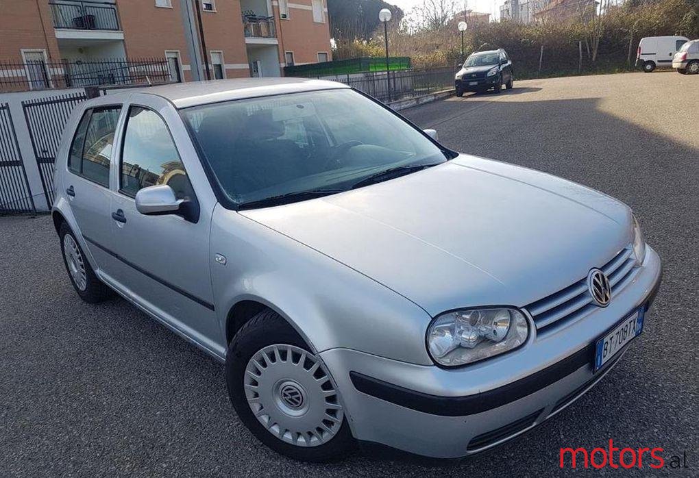 2001' Volkswagen Golf photo #1