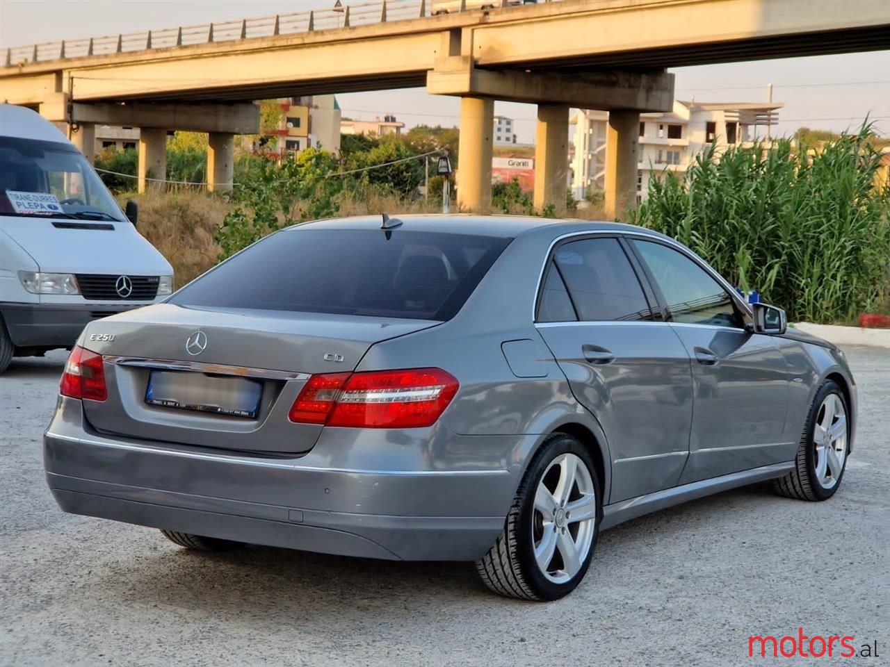 2009' Mercedes-Benz E 220 photo #3