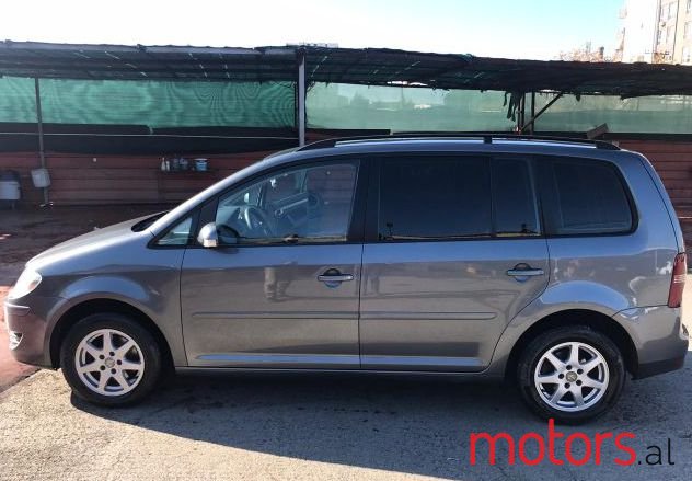 2007' Volkswagen Touran photo #1