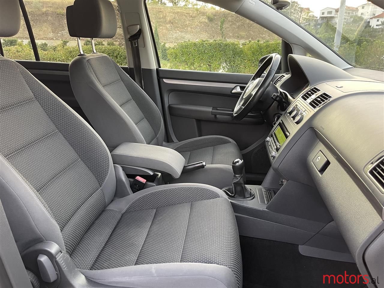 2013' Volkswagen Touran photo #2