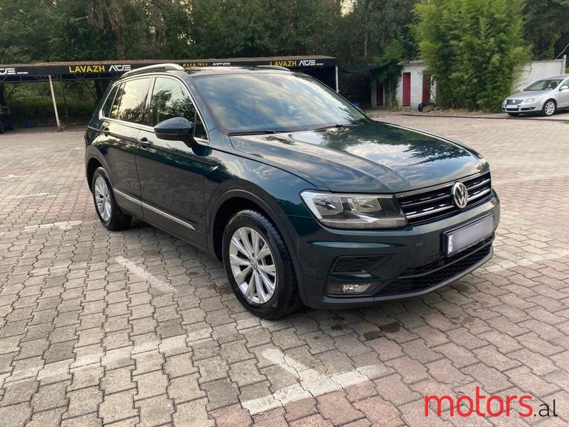 2018' Volkswagen Tiguan photo #2