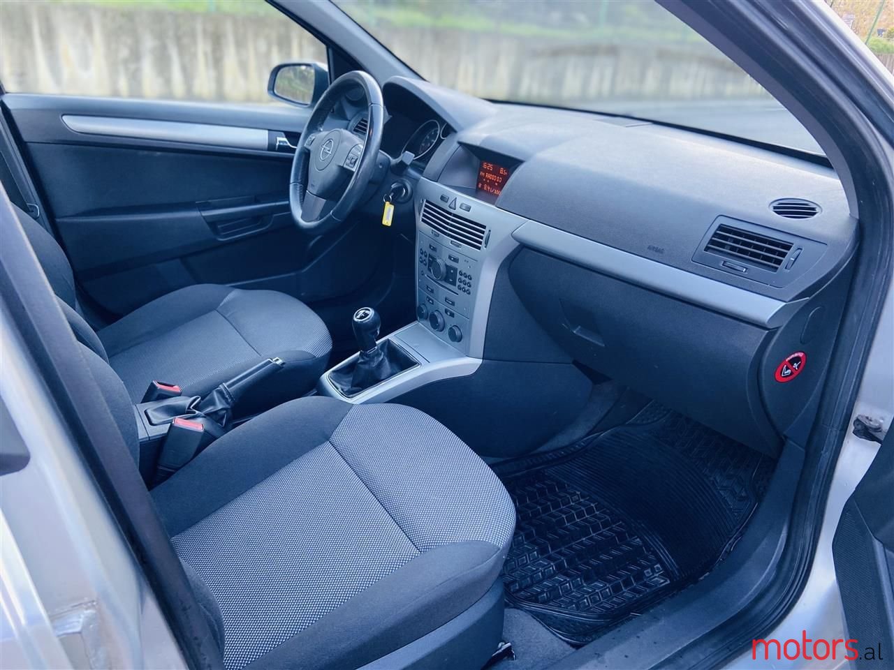 2009' Opel Astra photo #4