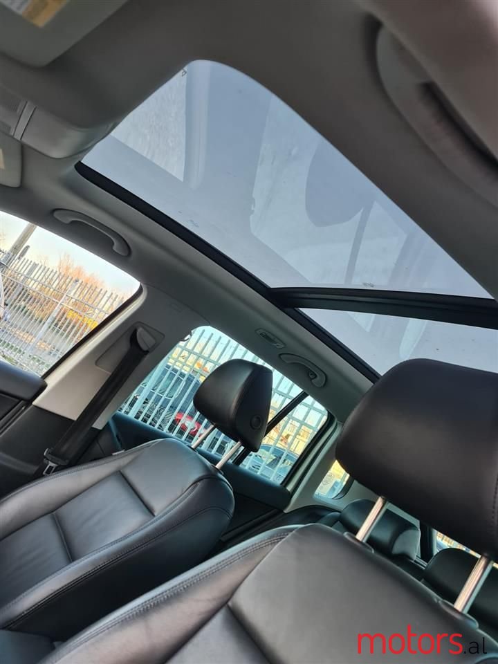 2010' Volkswagen Tiguan photo #6