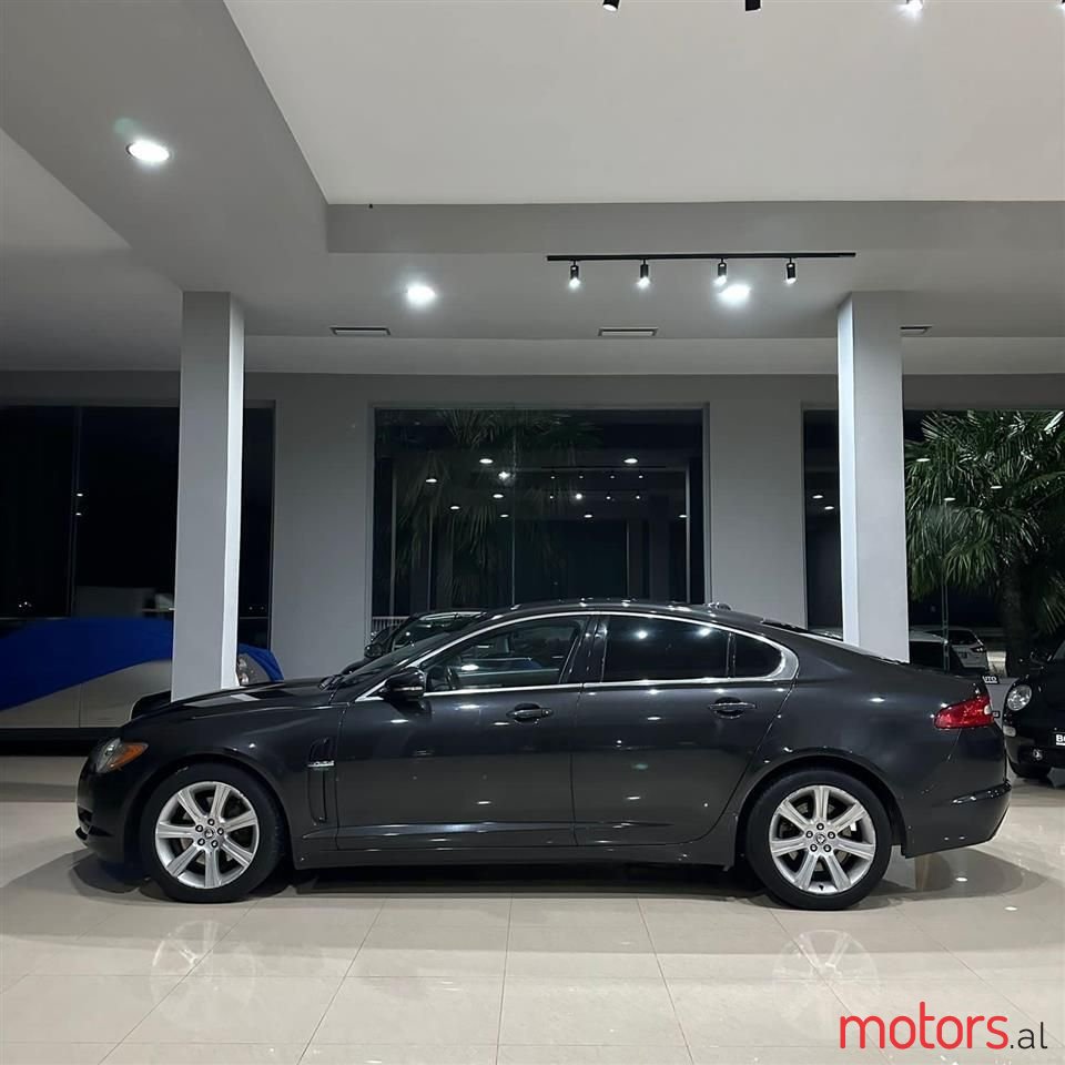 2011' Jaguar XF photo #6