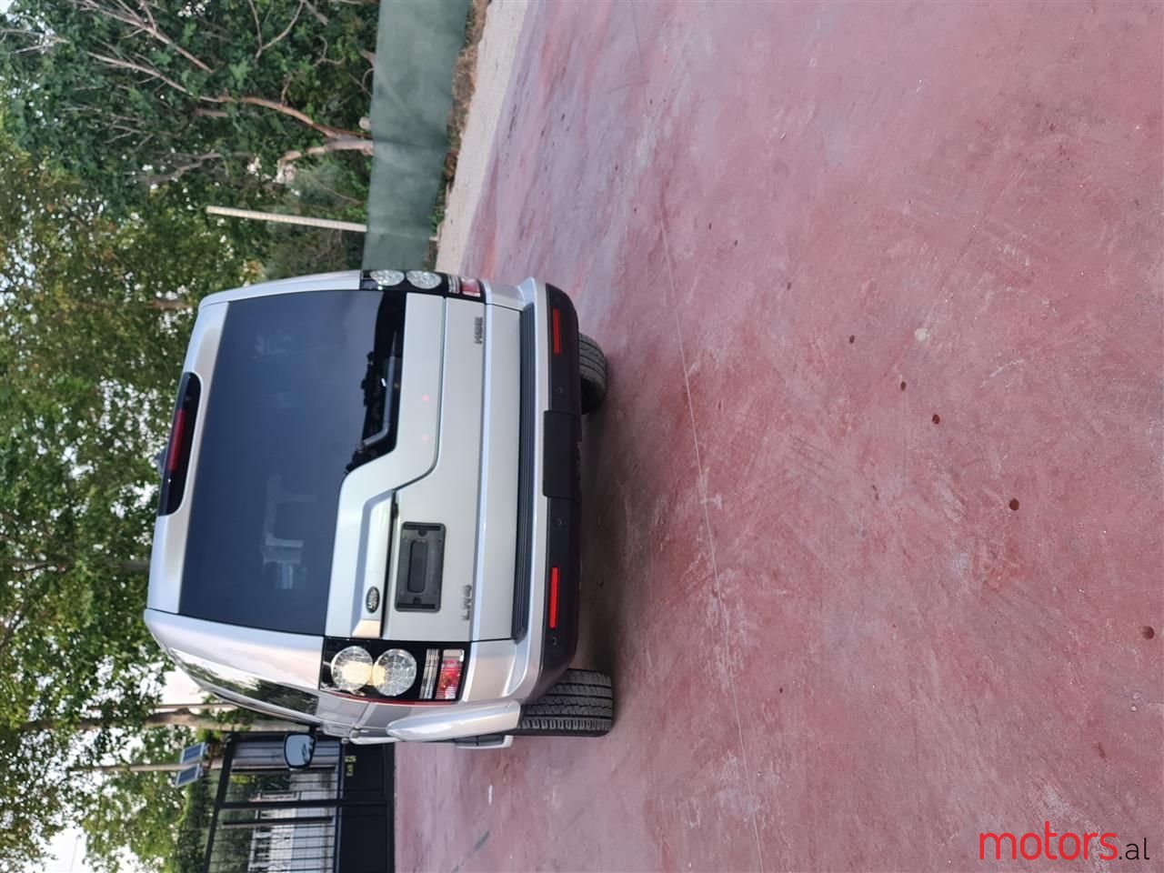 2015' Land Rover Discovery photo #3