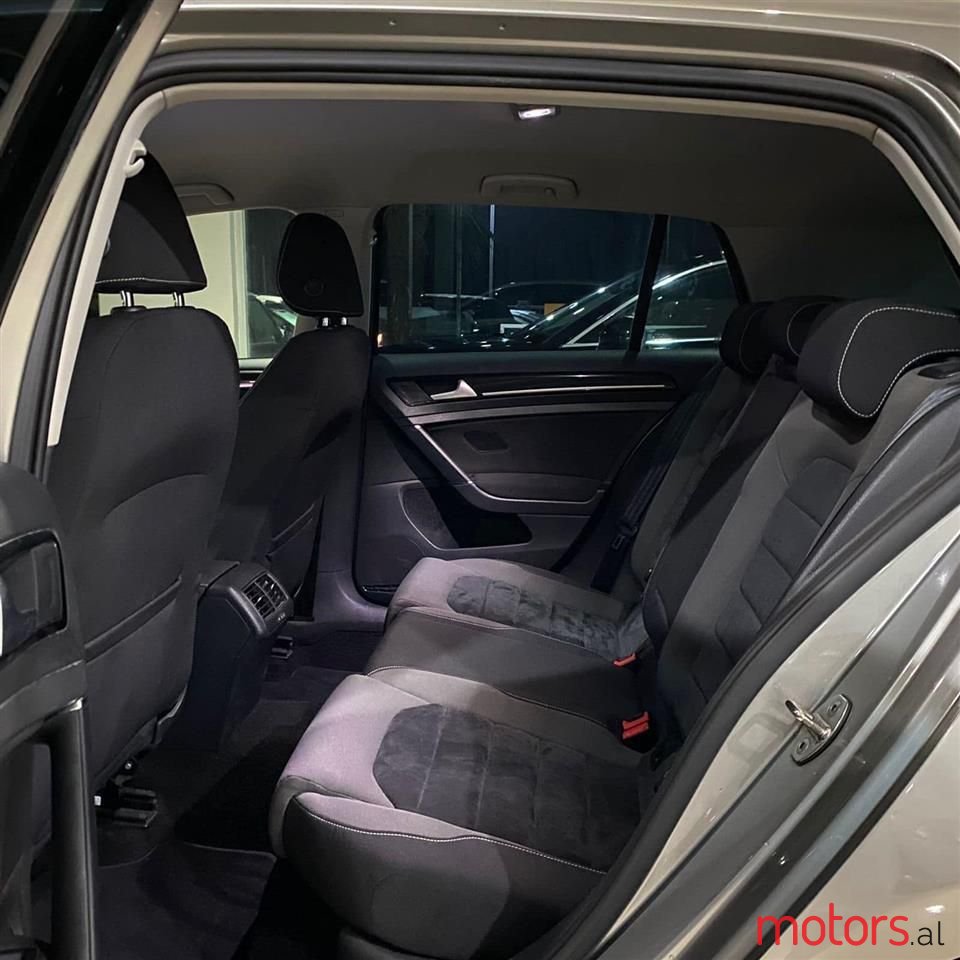 2015' Volkswagen Golf photo #4