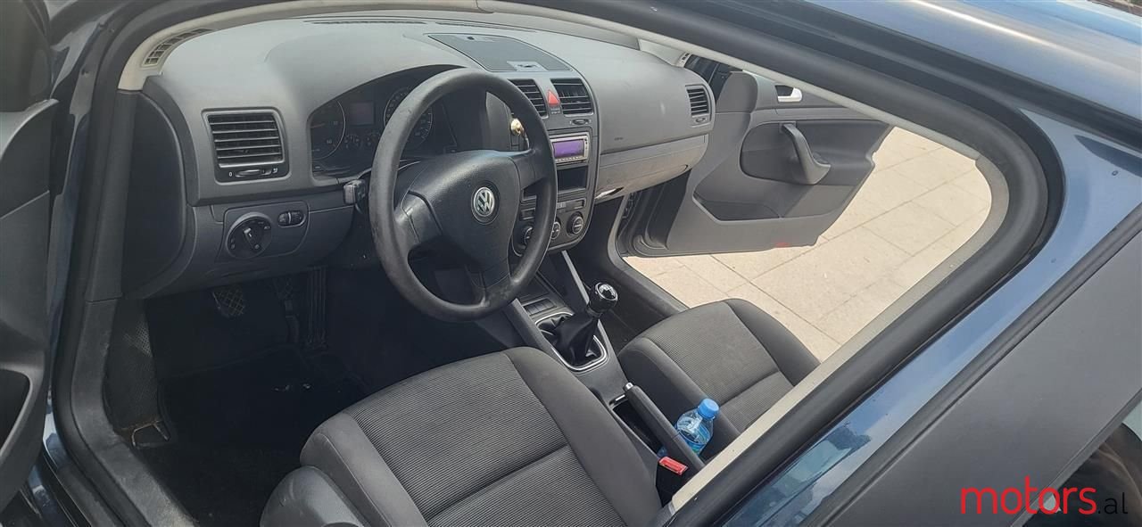 2005' Volkswagen Golf photo #2