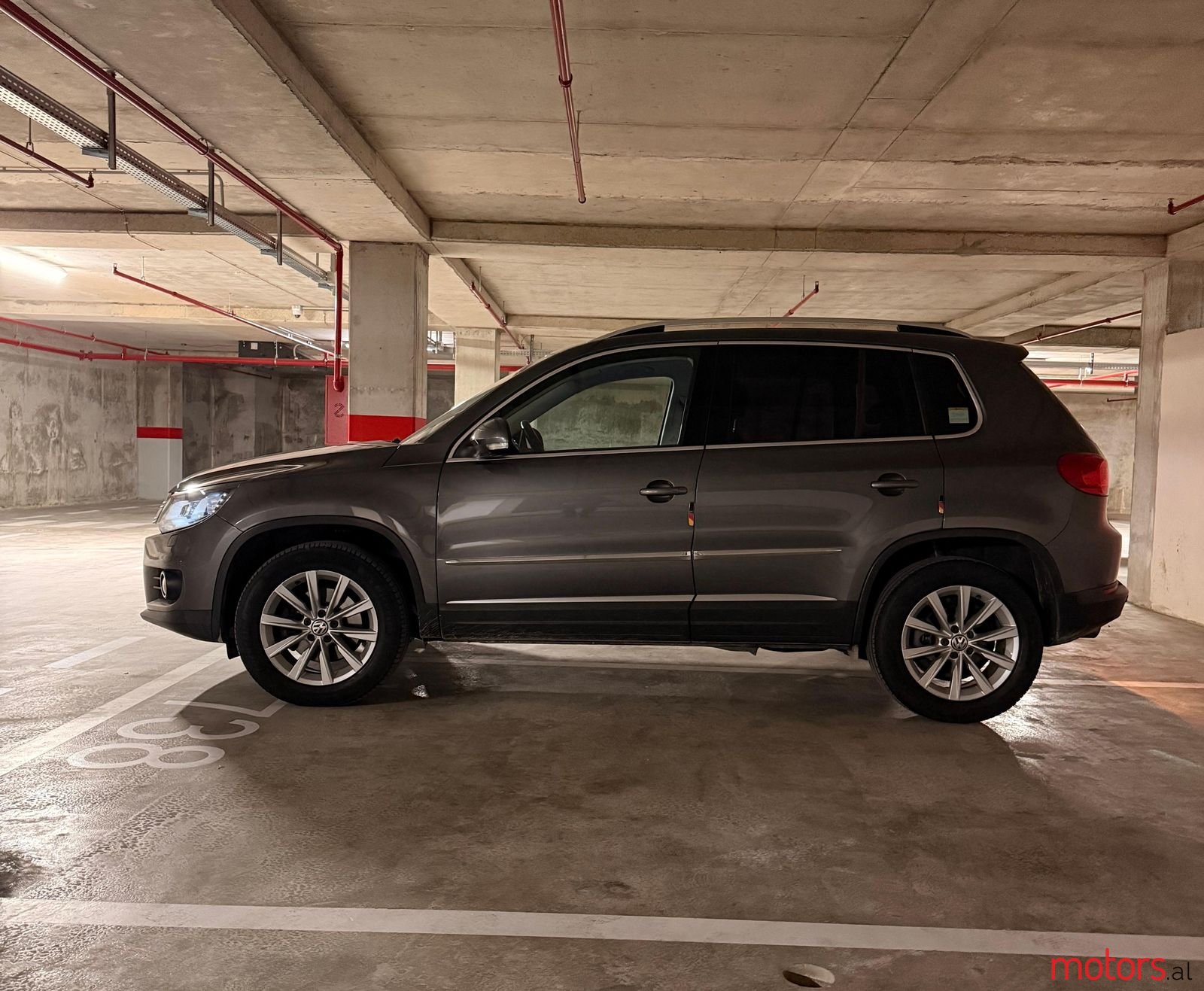 2012' Volkswagen Tiguan photo #2