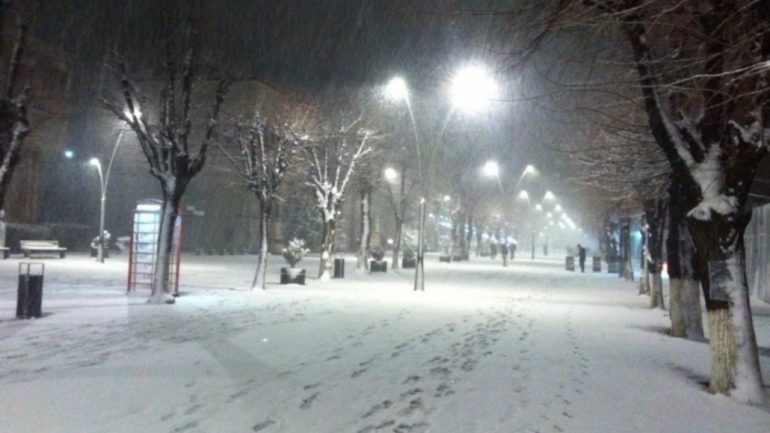 Nisin reshjet e dëborës në Korçë, autoritetet apel shoferëve