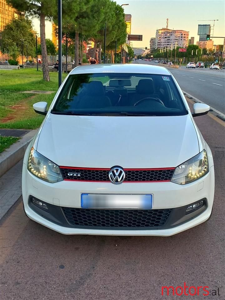 2011' Volkswagen Polo photo #4