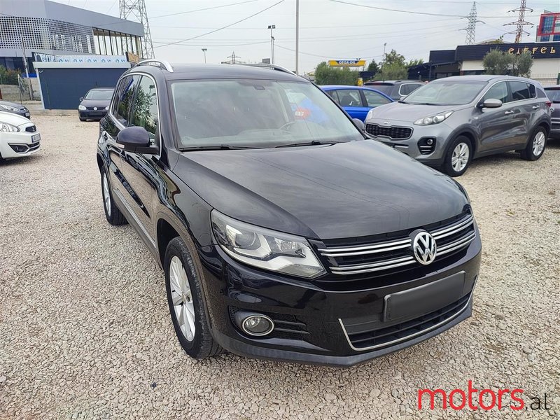 2012' Volkswagen Tiguan photo #2