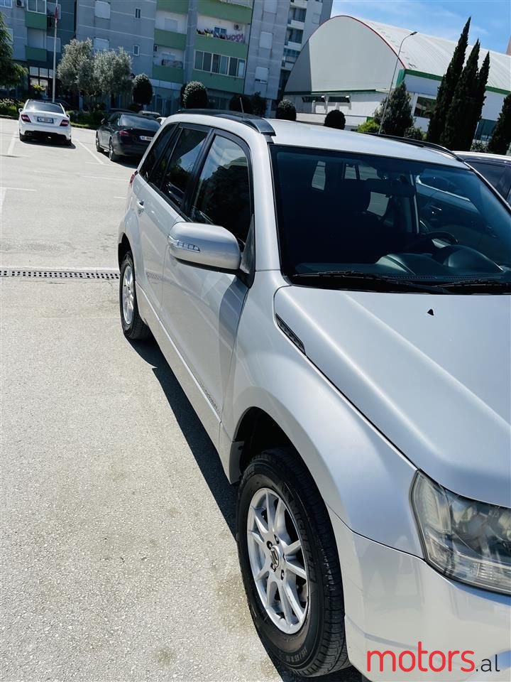 2010' Suzuki Grand Vitara photo #6