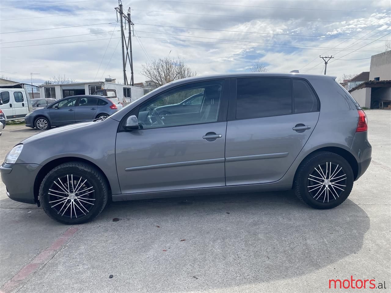 2008' Volkswagen Golf photo #2