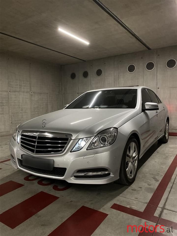 2012' Mercedes-Benz E 220 photo #3