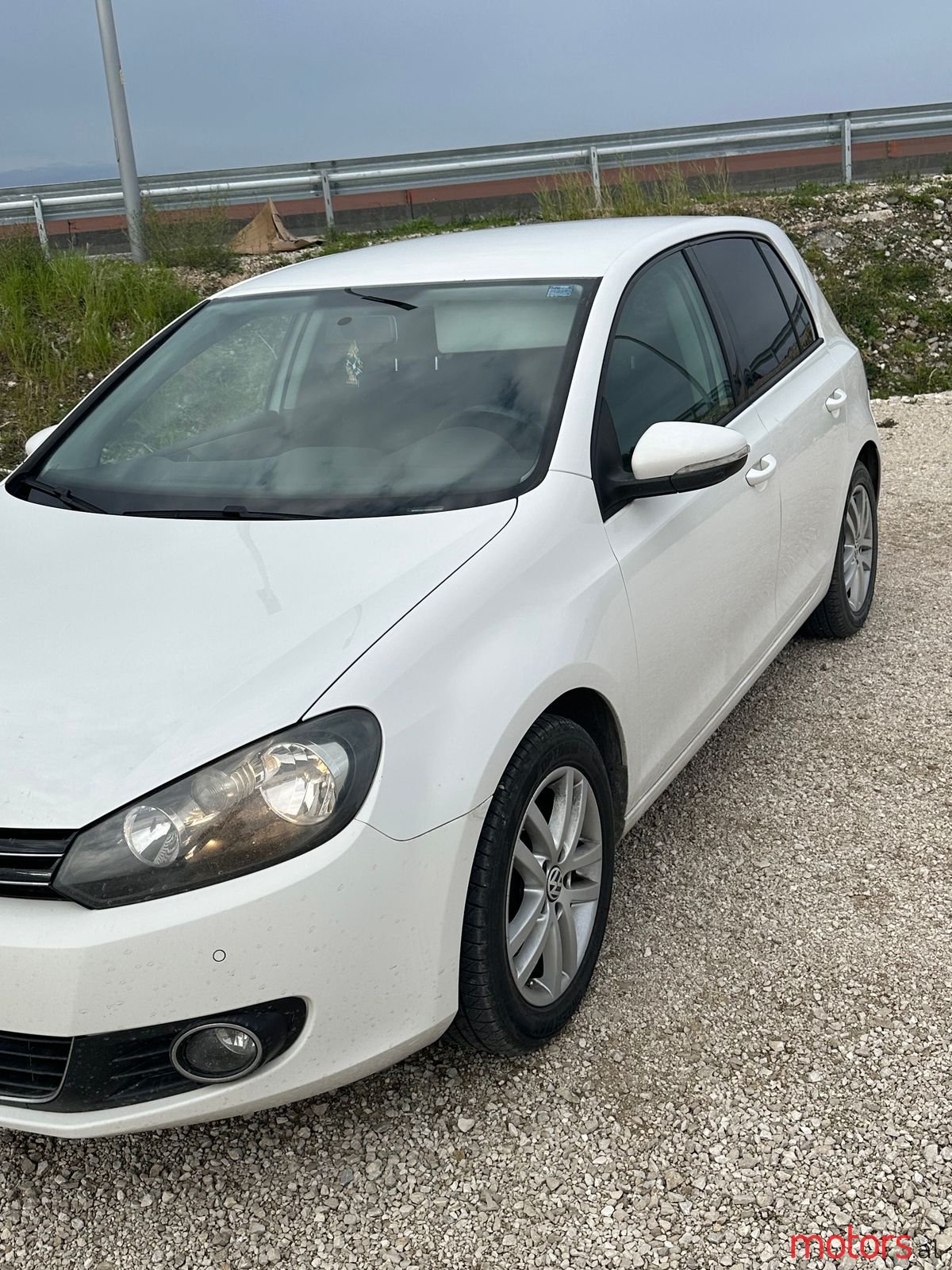 2011' Volkswagen Golf photo #3