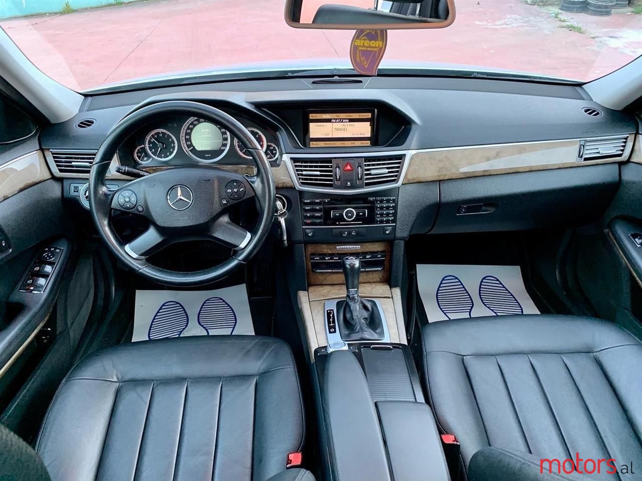 2010' Mercedes-Benz E 220 photo #3