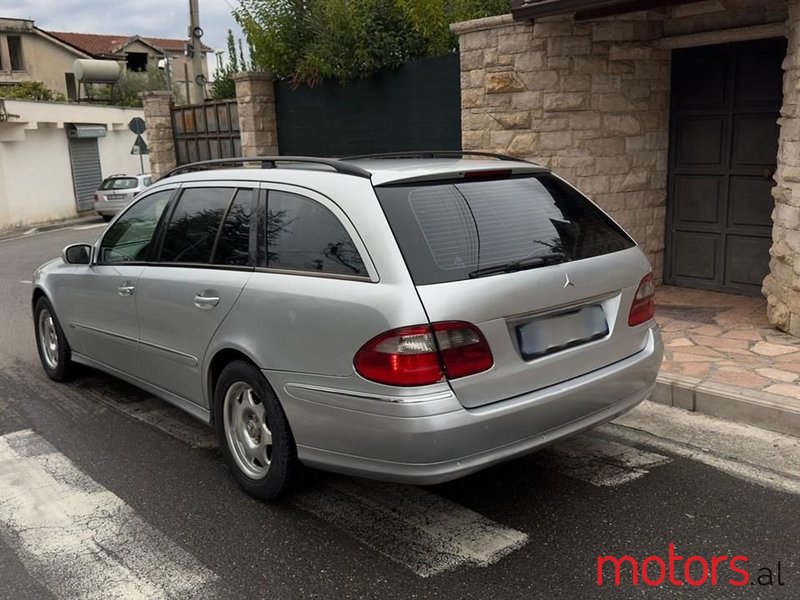 2005' Mercedes-Benz E 220 photo #2