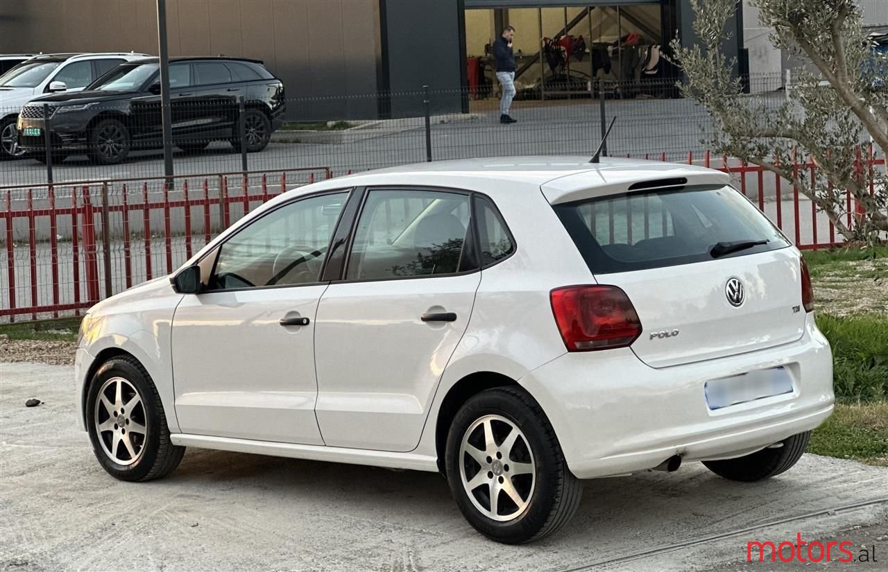 2011' Volkswagen Polo photo #6