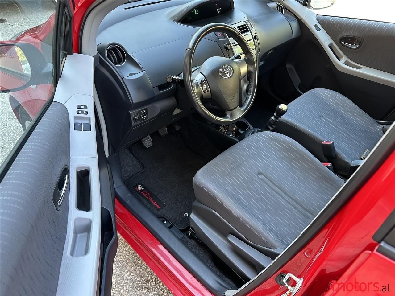 2009' Toyota Yaris photo #5