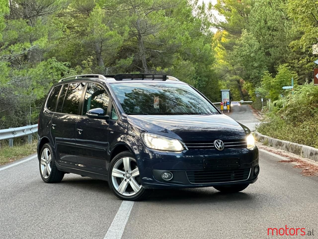 2013' Volkswagen Touran photo #1