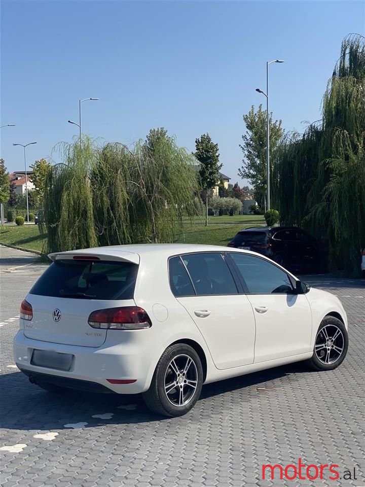 2009' Volkswagen Golf photo #4