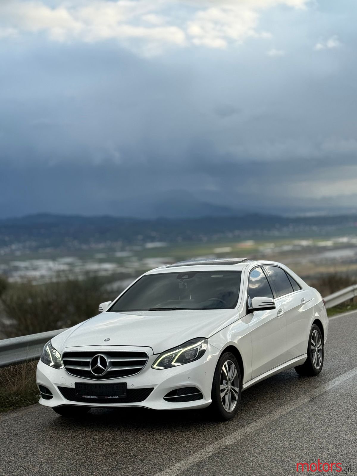 2014' Mercedes-Benz E 220 photo #1
