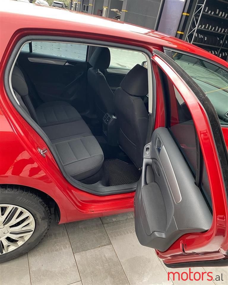 2010' Volkswagen Golf photo #5