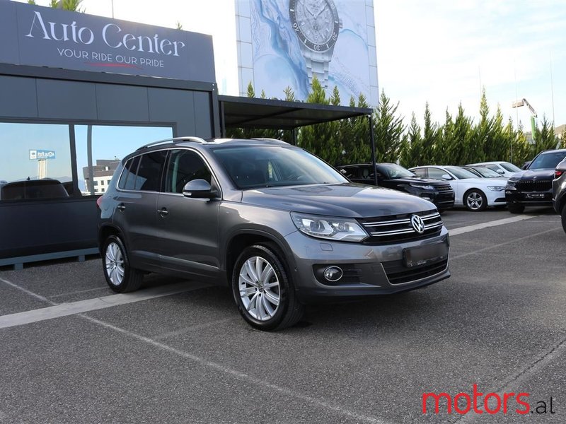 2012' Volkswagen Tiguan photo #4