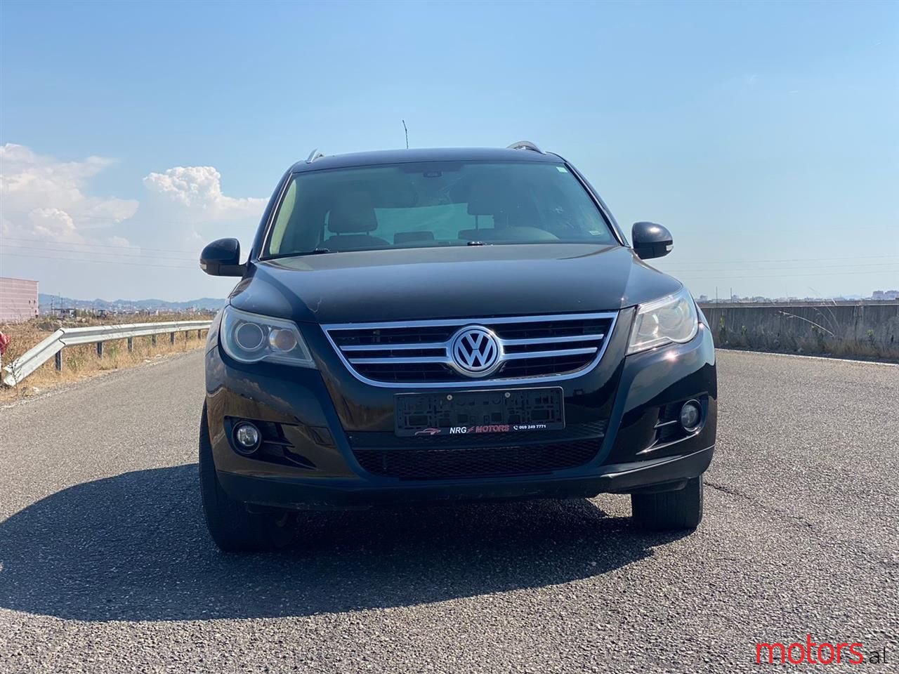 2011' Volkswagen Tiguan photo #6