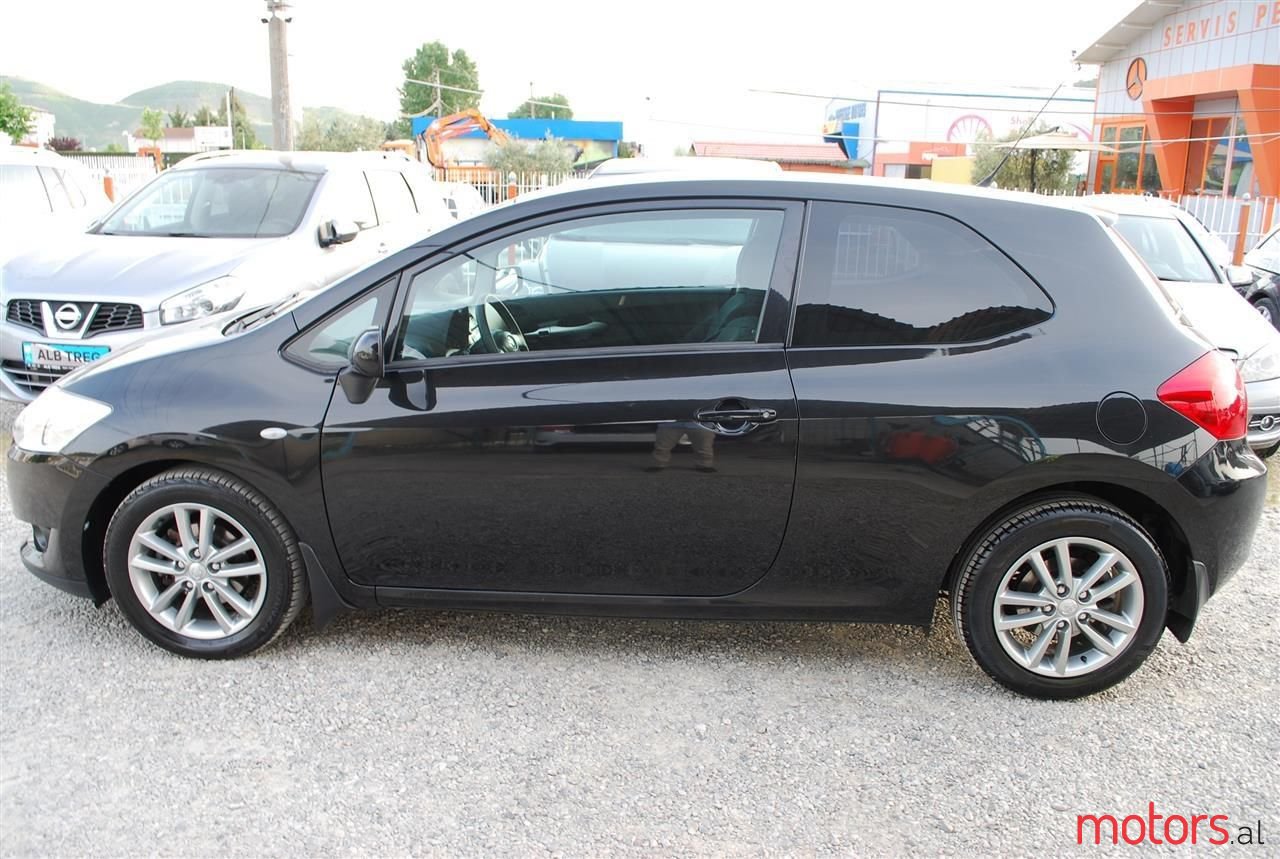 2010' Toyota Auris photo #3