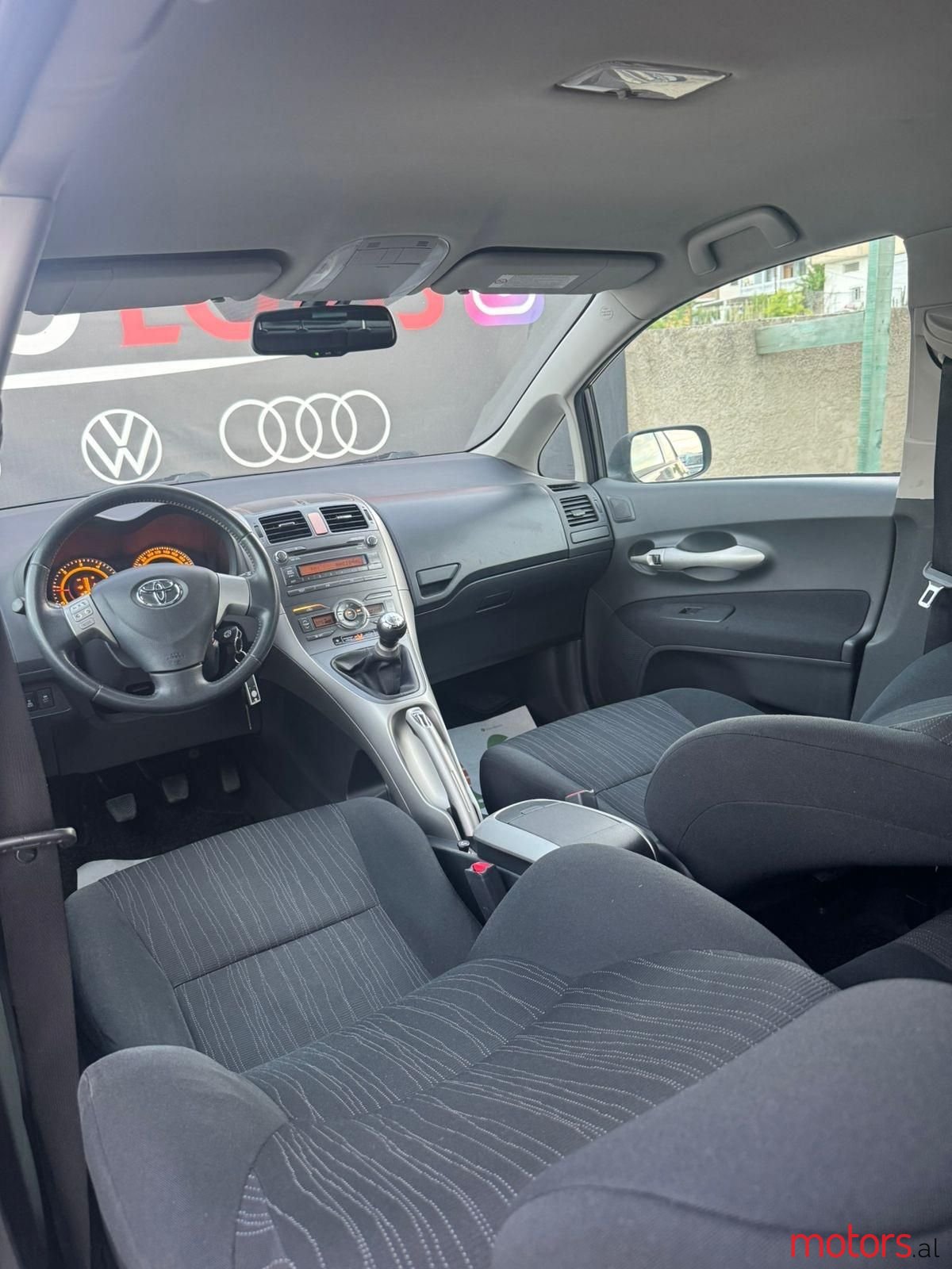 2008' Toyota Auris photo #2