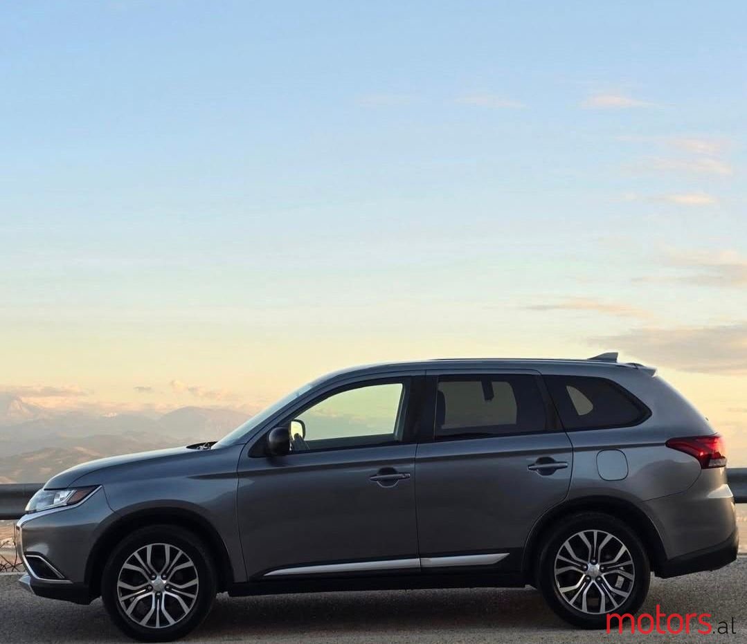 2018' Mitsubishi Outlander photo #3
