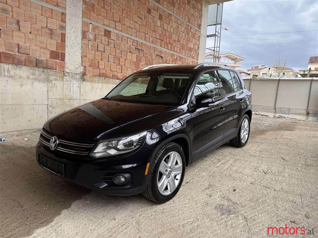 2015' Volkswagen Tiguan photo #2