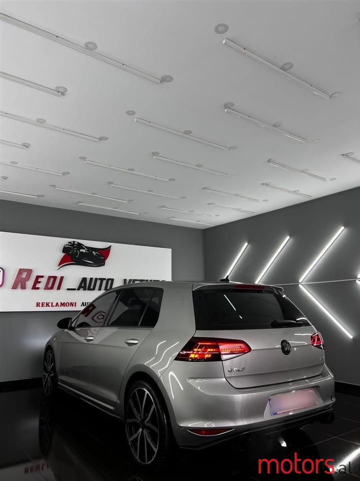 2017' Volkswagen Golf photo #3