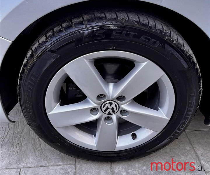 2012' Volkswagen Jetta photo #3