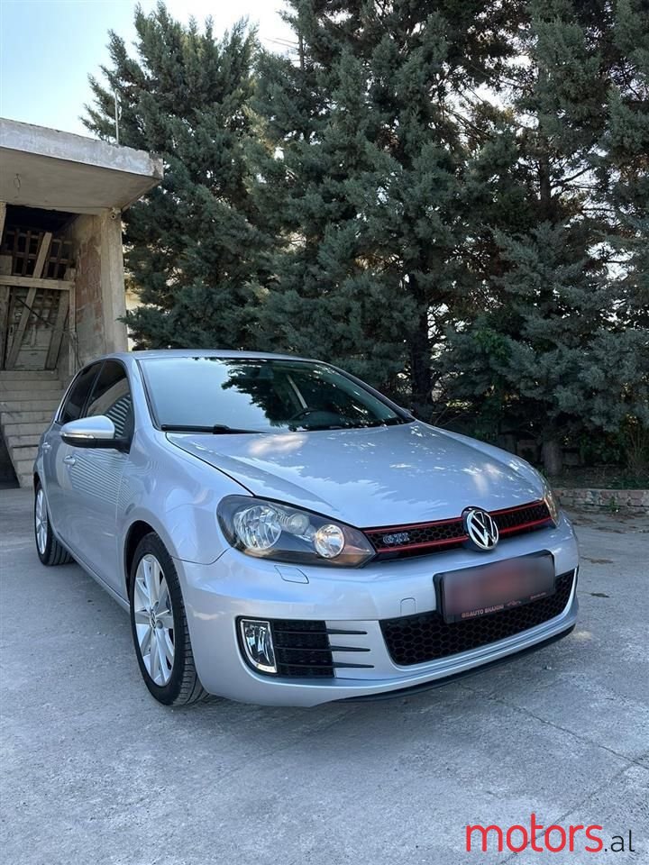 2010' Volkswagen Golf photo #2