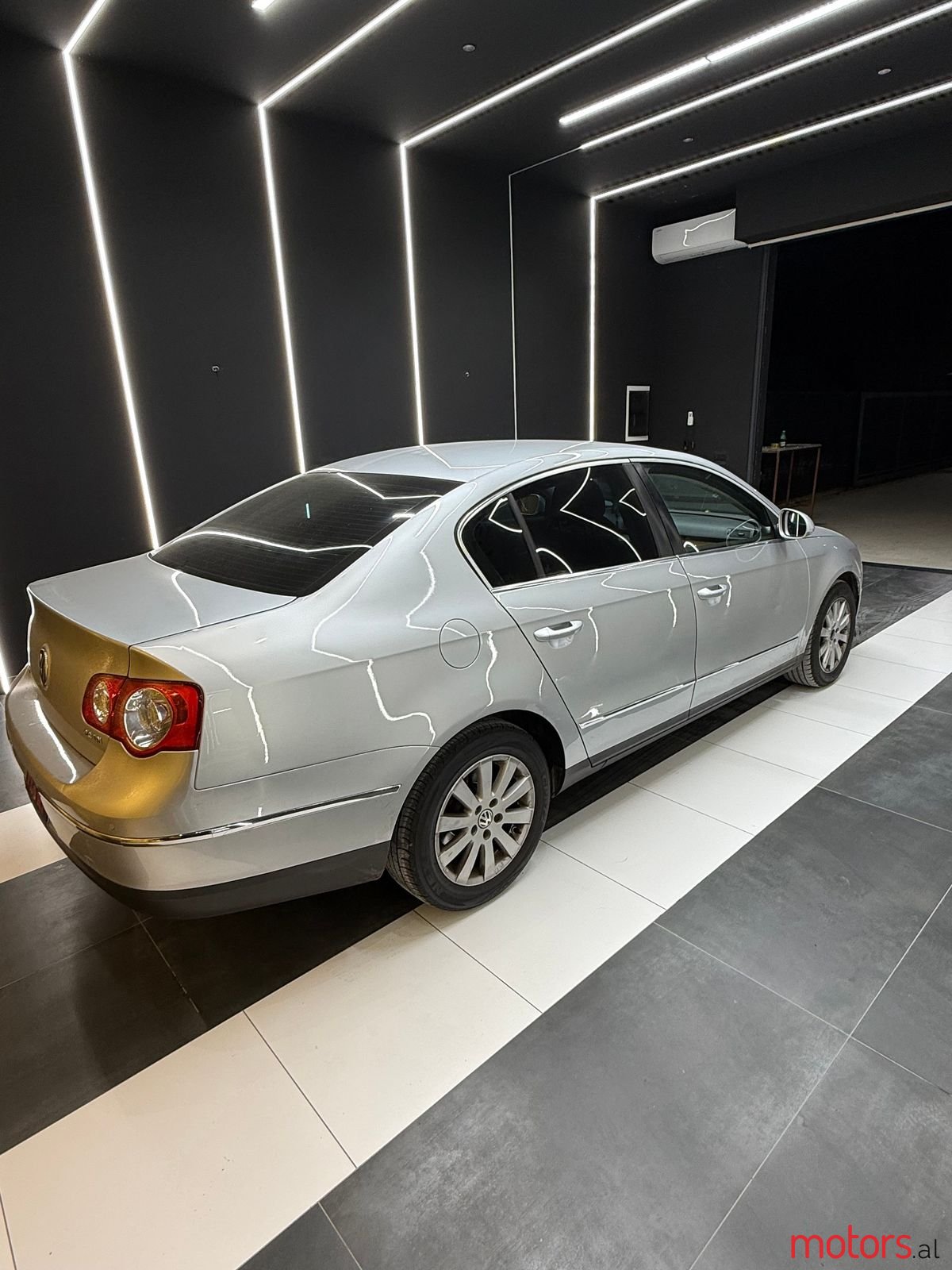 2010' Volkswagen Passat photo #6