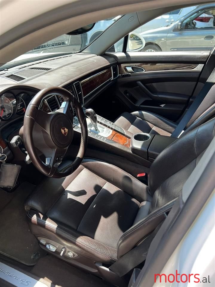 2011' Porsche Panamera photo #3